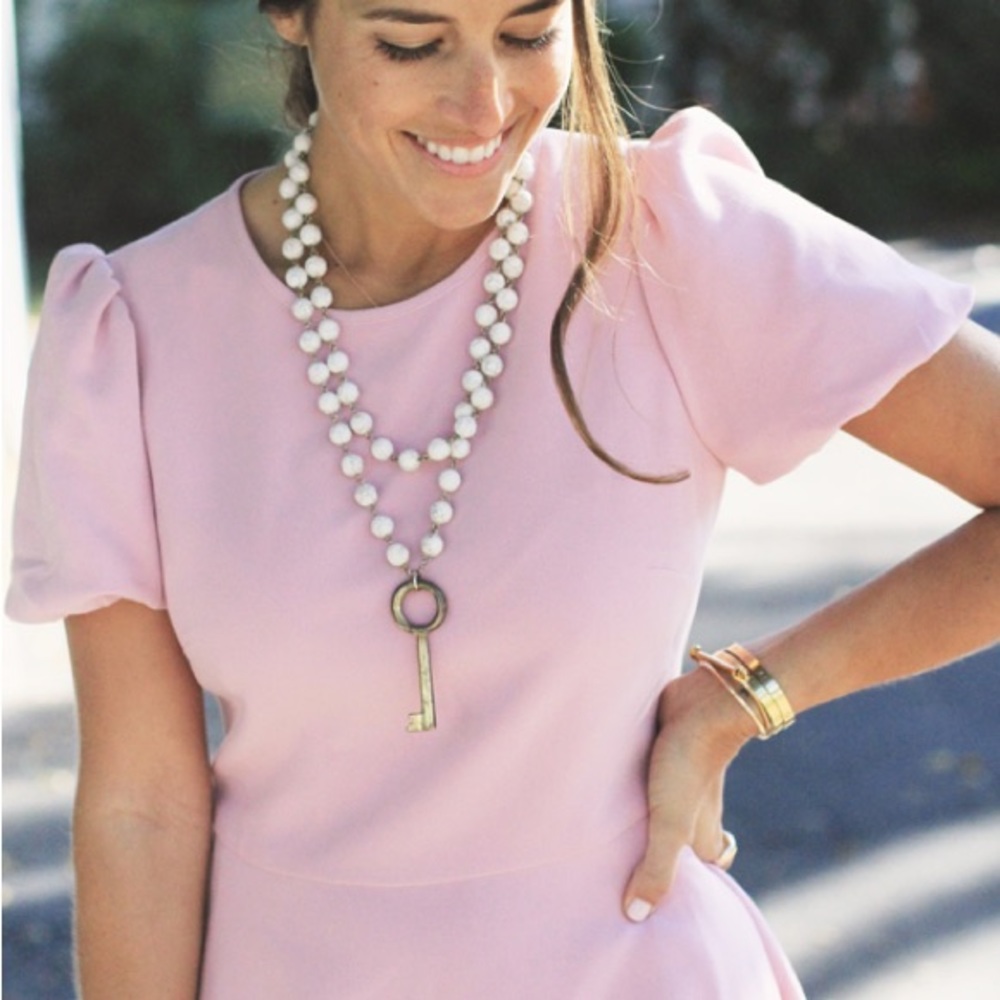 Elegant Pink Puff Sleeve Dress - Picture 4 of 9